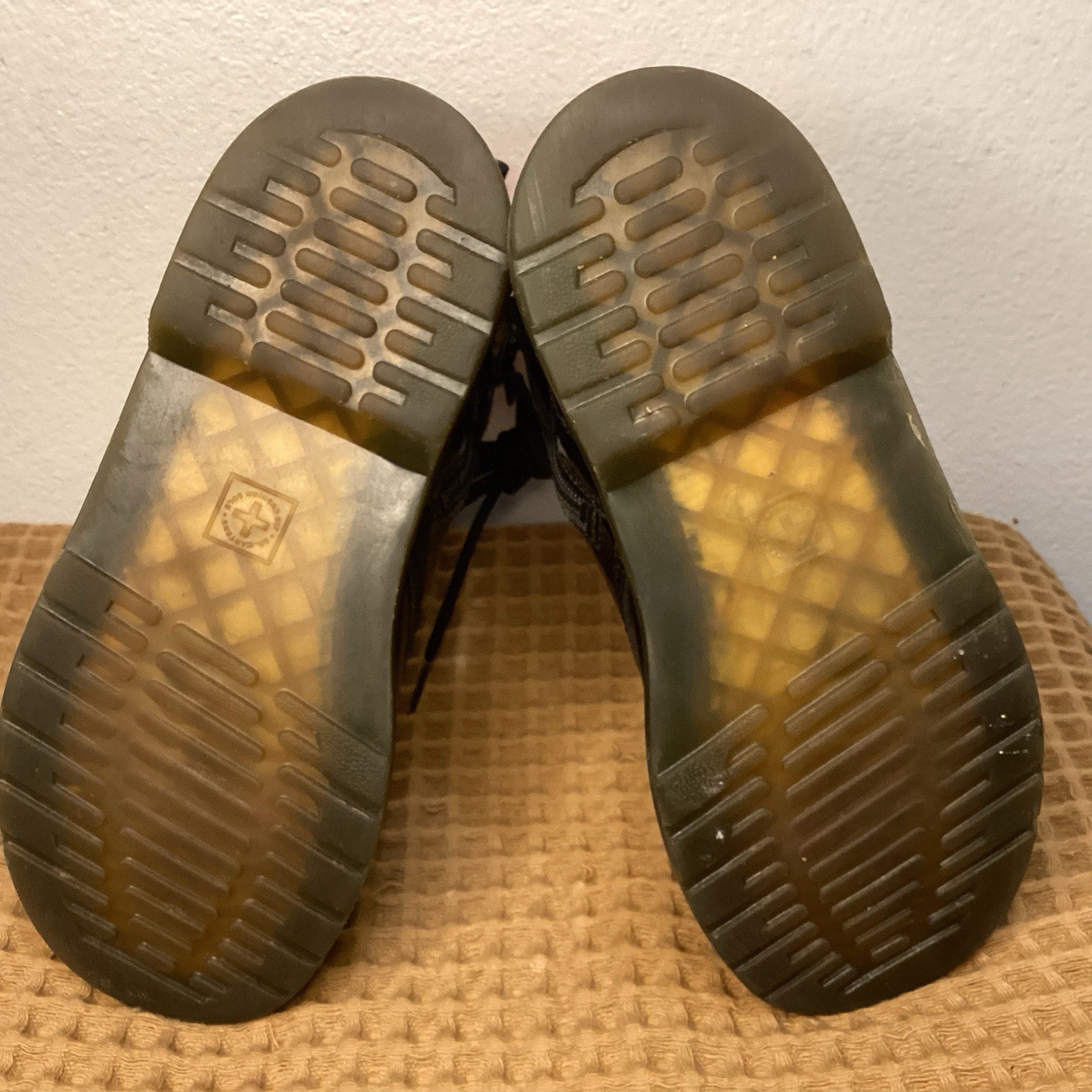 Dr. Martens Black Patent Leather Women’s Sz 6 Lace Up 1460 Doc Combat Boots thumbnail 7