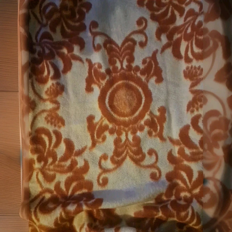 Manta reversible 100 % lana naranja y marfil marca china vintage 58"X 82" Foto 3 de 4