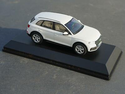 iScale 1/43 - Audi Q5 Ibis White Diecast Model Car