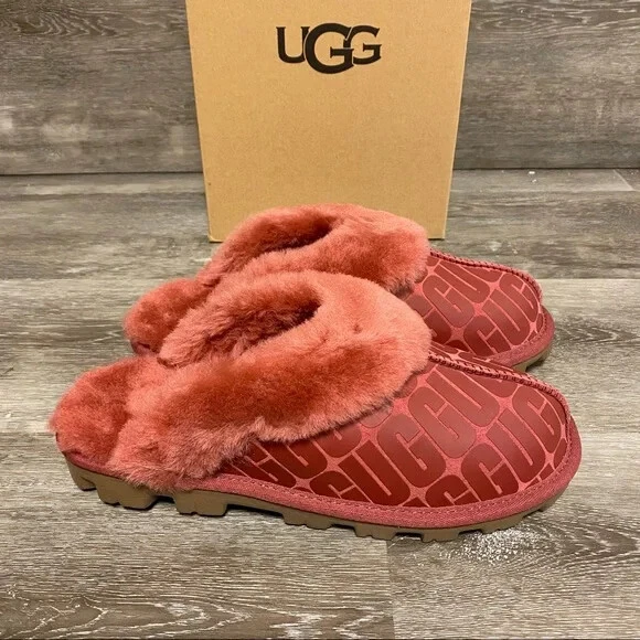 UGG Womens Coquette Logo Redwood Round Toe Rubberized Graphic Slip On Slippers