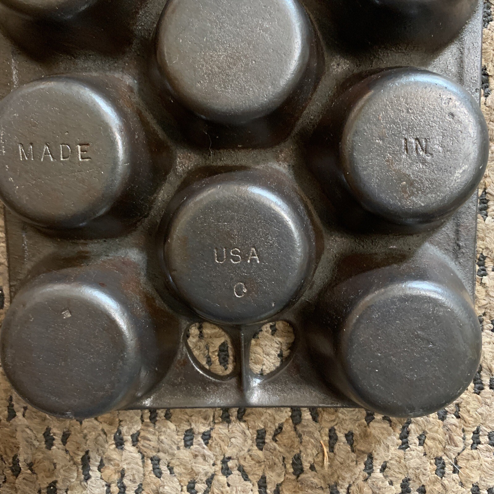 Vintage Wagner Unmarked Cast Iron Popover Muffin Pan 11 Holes Gem Made