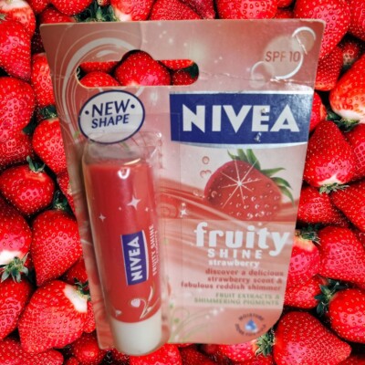 Nivea Fruity Shine Lippenbalsam Strawberry  4,8 g