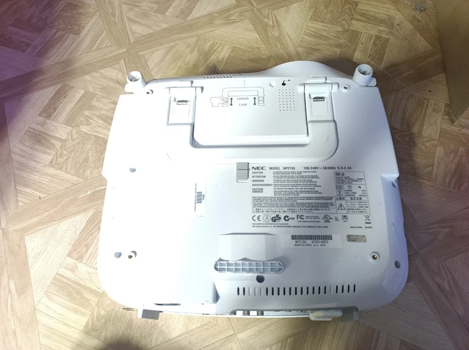 Proyector LCD NEC NP2150 100-240V 50/60Hz Foto 4 de 4