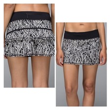 Women's Lululemon Running Pace Setter Skort Size 4 Black White Leaf Print W8394R