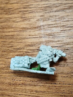 Warhammer 40k Ork Snotling Runt mit Munitionskiste und Bombe Metall Vintage Citadel