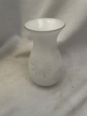 Kleine Vase Vintage Milchglas weiß Blume 