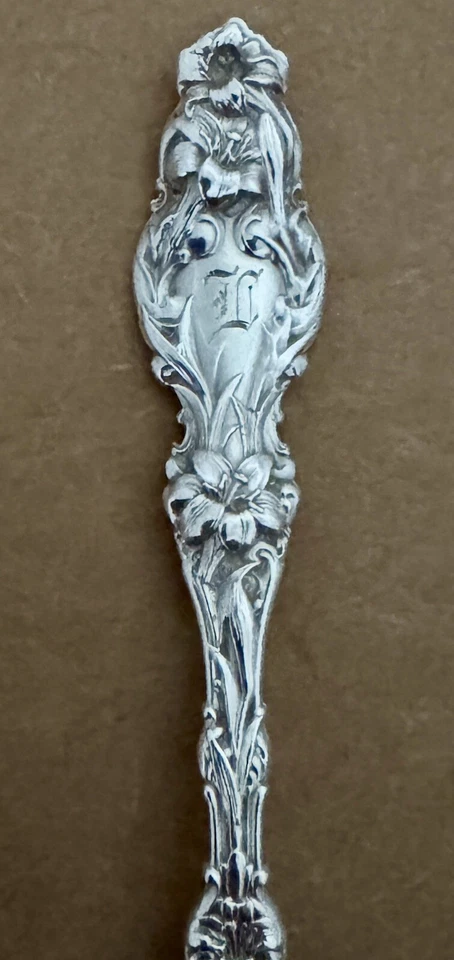 "TENEDOR DE FRESA ESTERLINA WHITING MFG LILY 4 1/2"" PIEZA ANTIGUA" Foto 2 de 4