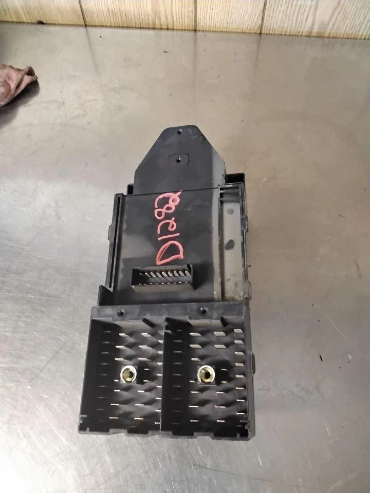 2000-2004 Ford Pickup F150 Engine Fuse Box OEM#YL3Z12A581FF - Image 2 of 3