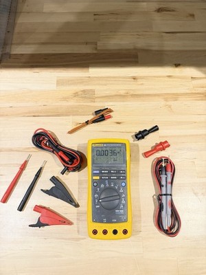 FLUKE 189 TRUE RMS MULTIMETER W/ LEADS & CLIPS - FREE SHIPPING