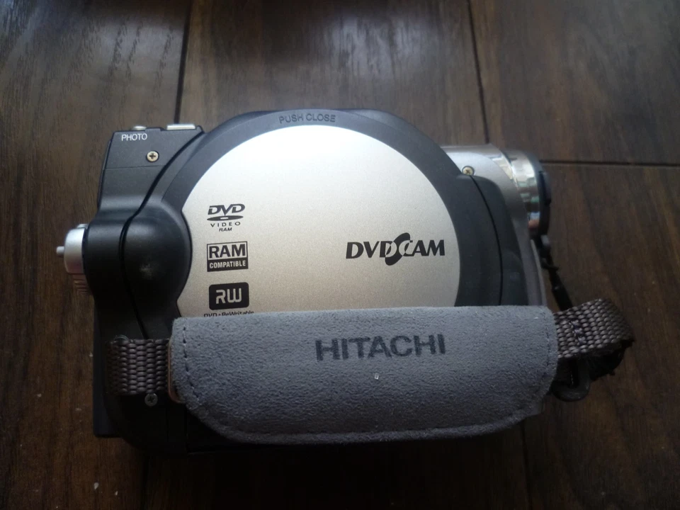 New Hitachi DVD video Camera/Recorder DZ-GX5100SW with Box, Accessories and Disc - Image 2 of 4