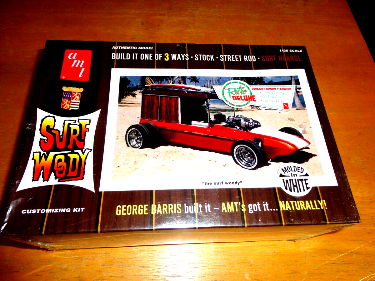 モデル　スケール1/1 2016 REVELL Model SURF WOODY Kit #AMT976/12 Build ONE of