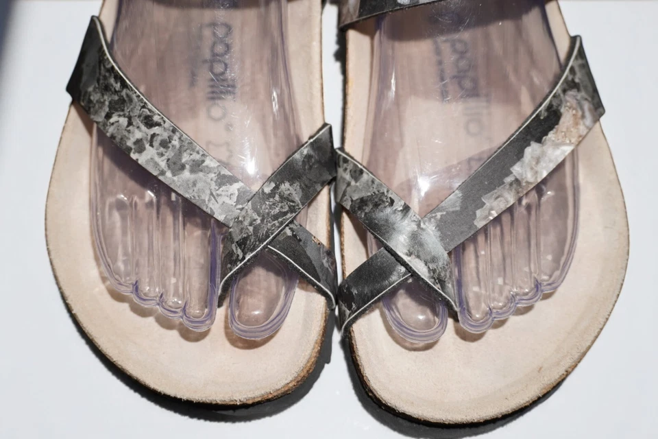 Sandálias femininas Papillio by Birkenstock tamanho 38 | Pé de cortiça com tiras de mármore preto - Imagem 4 de 4