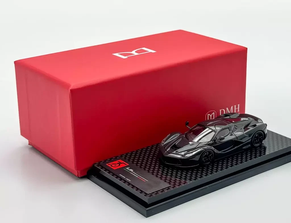 DMH 1:64 Black Full Carbon Laferrari Aperta Sports Model DMH 1:64 Black Full Carbon Laferrari Aperta Sports Model