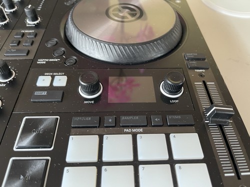 Traktor S4 MK3 DJ Controller With Wheeled Case - Picture 5 of 20