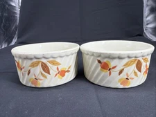 2 Halls Kitchenware. A Bowl That’s 2 X 4“ With Autumn Leaves.