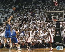 Dirk Nowitzki Autographs Cards and Photos for Panini 19