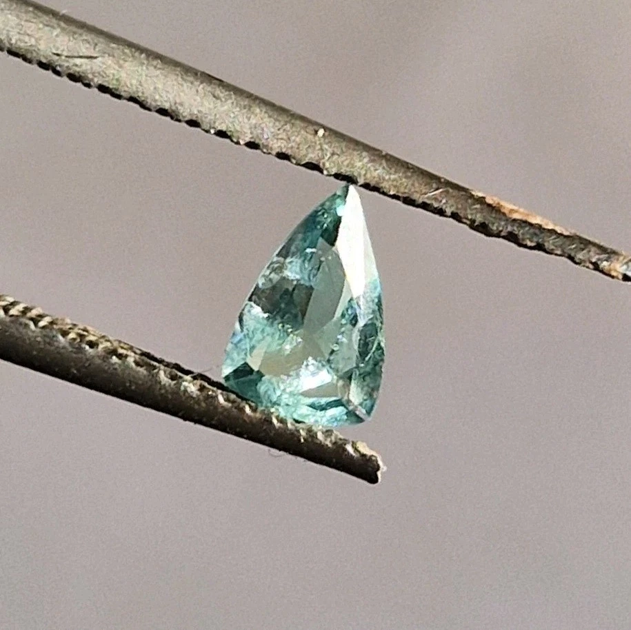 Rare Chromium Kornerupine Gem 0.44ct. VS-SI. From Tanzania. 6.4x4.3x2.4mm. #K44 - Imagen 3 de 4