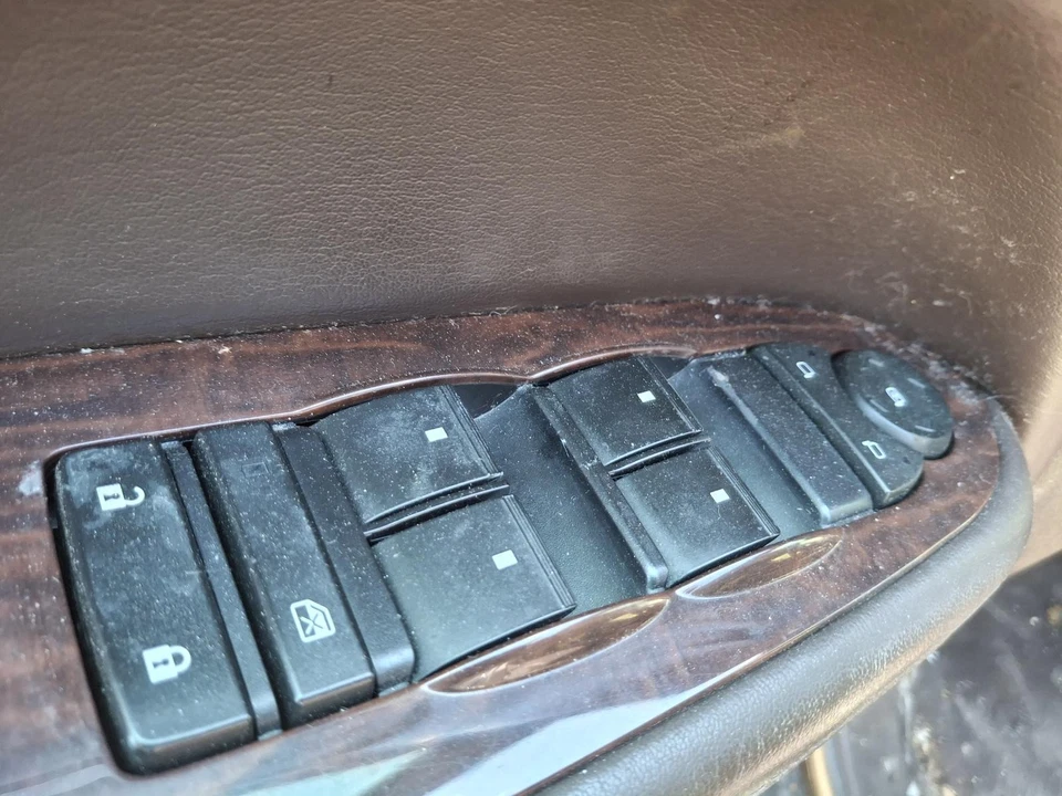 Used Left Tail Light Assembly fits: 2014 Buick Enclave lid mounted Left Grade A - Image 3 of 4