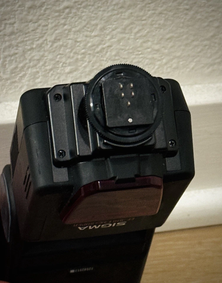 Flash de montaje en zapata Sigma EF-610 DG ST Foto 4 de 4