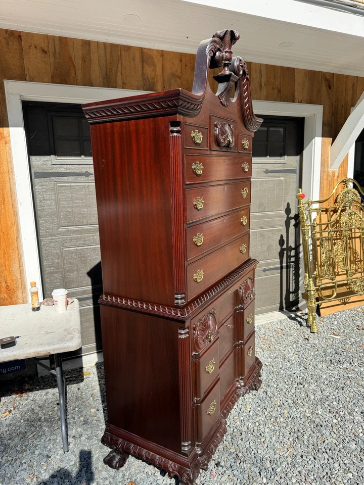 Highboy antiguo de caoba frente a bloque de alta calidad Foto 3 de 4