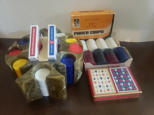 Vintage green Spade Shaped Bakelite Poker Caddy w/ chips Plus bonus Extras!! - Picture 8 of 12