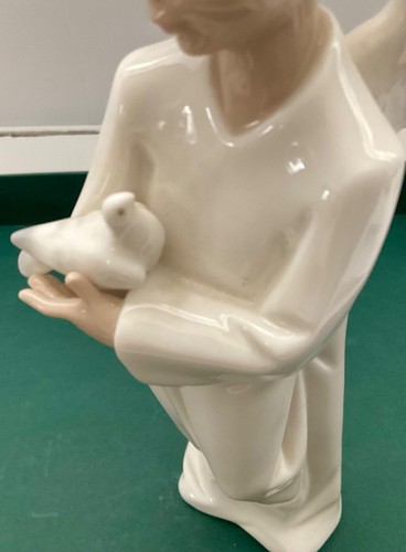 Lladro (Nao) 1261 Angel with Dove 9” Retired Excellent Condition - Picture 6 of 8