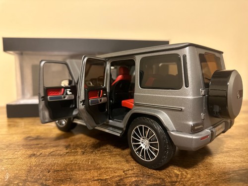 DISCONTINUED 2018 Mercedes-Benz G 500 AMG W463, Minichamps Dealer Edition, 1/18 - Picture 5 of 6