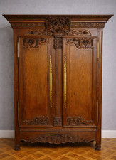 Armoire de Mariage Normande en chêne massif, richement sculptée, époque Louis XV