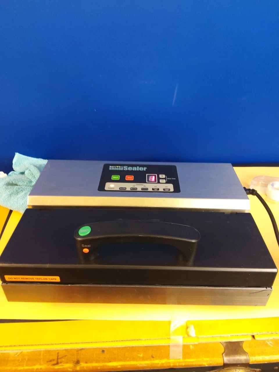 SHIELD N SEAL SHIELD SEALER MODEL SNS605 11" COMMERCIAL GRADE VACUUM NICE COND