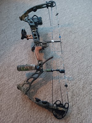 FREE SHIPPING!!...Bowtech extreme vft,  great bow 70# Right hand