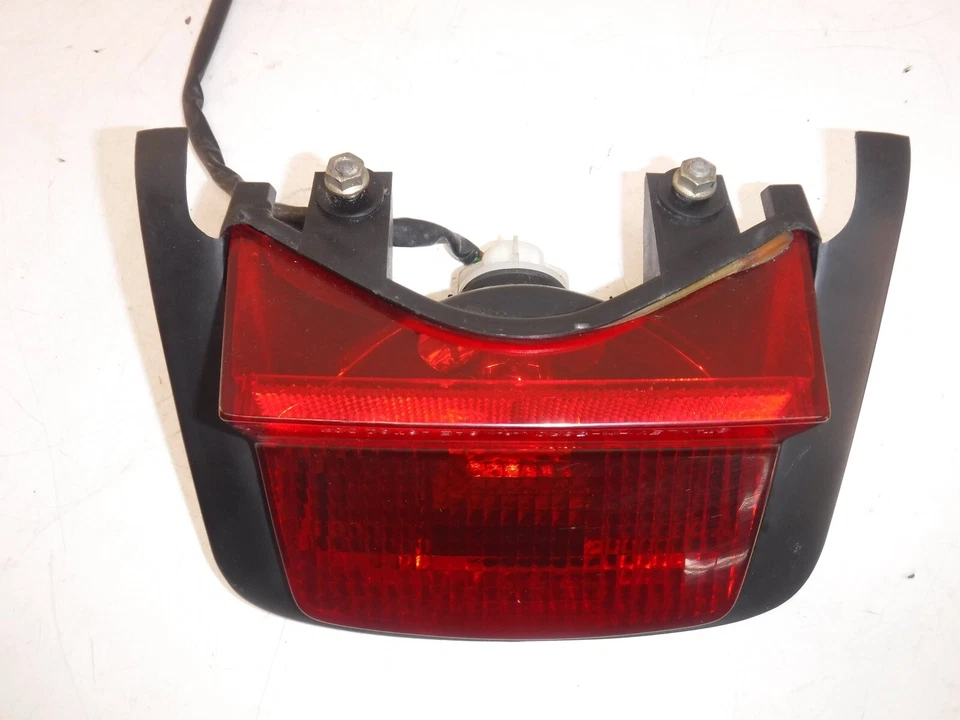 1985 HONDA V65 MAGNA LANTERNA TRASEIRA DE FREIO TRASEIRA FABRICANTE DE EQUIPAMENTO ORIGINAL - Imagem 2 de 4