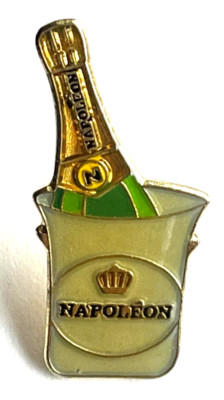Napoleon Sekt Flasche im Kühler Pin (H19)