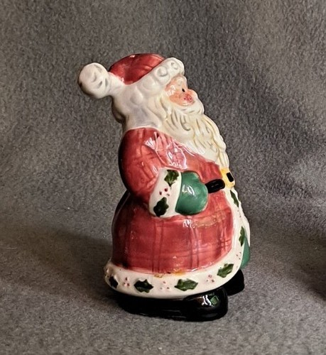 Christmas Tree And Santa Ceramic Salt And Pepper Shakers Clean Never Been Used - Picture 4 of 12