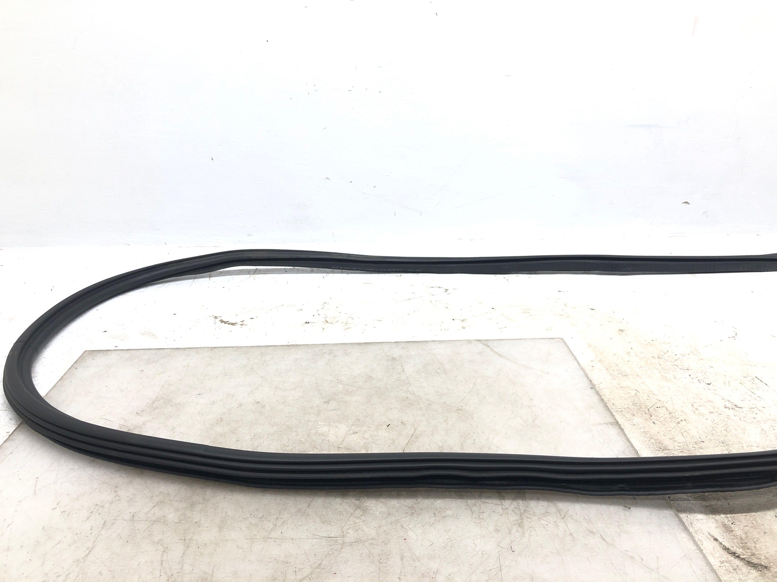2016-2020 BENTLEY BENTAYGA OEM RIGHT REAR DOOR BODY WEATHERSTRIP SEAL 36A833721