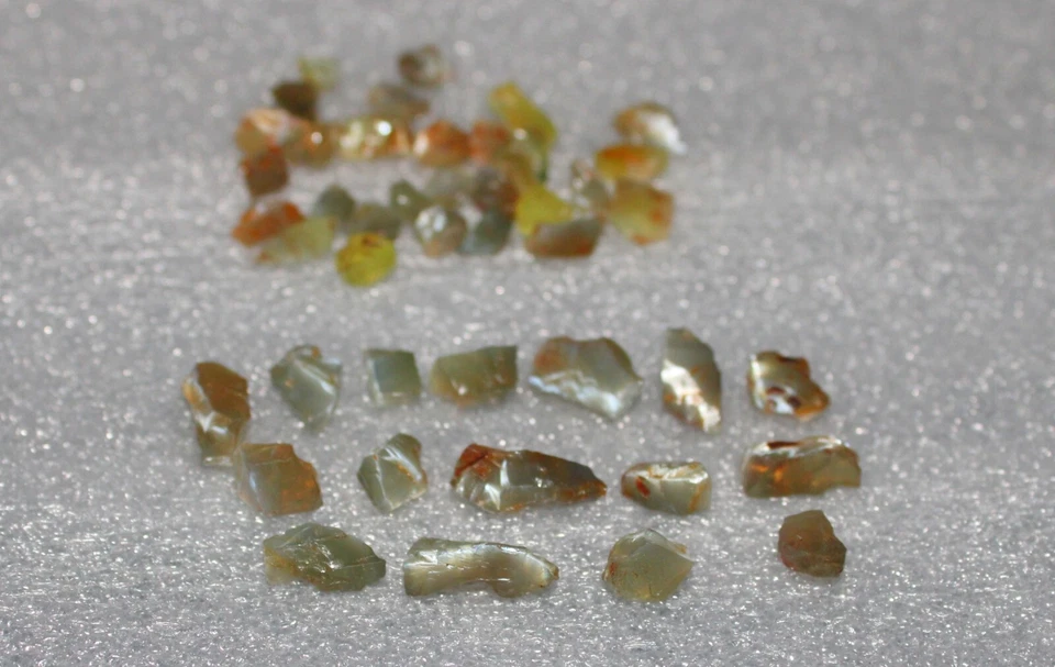 Lote de 70,90 quilates crisoberilo ojo de gato áspero, natural crudo gris y amarillo Foto 3 de 4