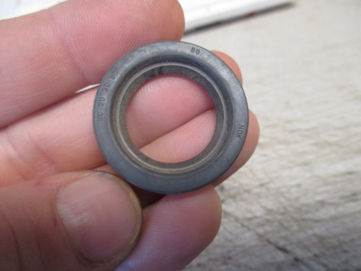 NOS Oil Seals Fits: Honda 91-96 EZ90 81 NX50 71 & 73-75 QA50 91204