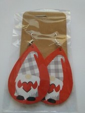 VALENTINE'S DAY GNOME W GRAY  WHITE PLAID HAT HOLDING HEART PU LEATHER EARRINGS