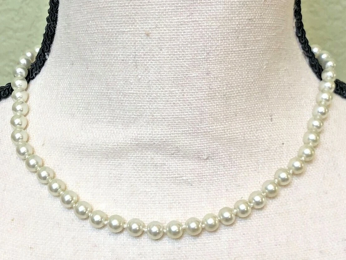 Icing pearl best sale necklace