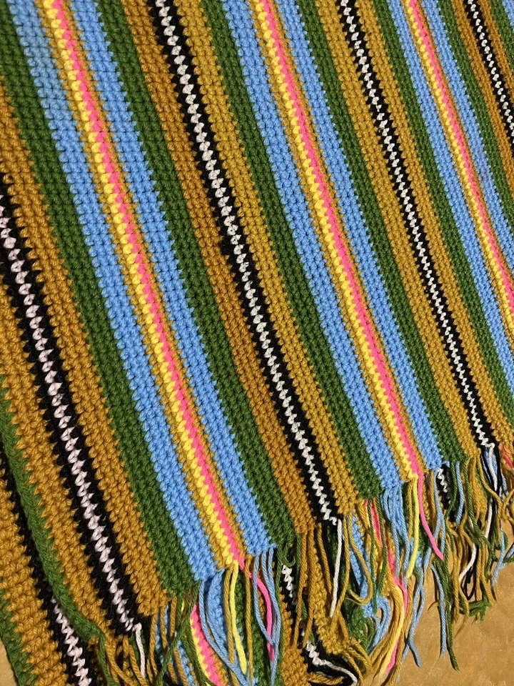 "Manta de ganchillo afgana multicolor a rayas hecha a mano 58"" X 78"" tiro de sofá" Foto 2 de 4