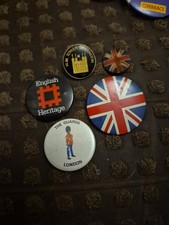 H M Tower Of London Metallabzeichen plus 4 weitere britische Vintage Abzeichen