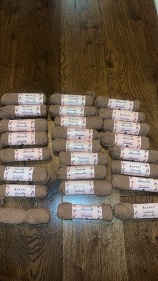 Bernat Dainty Fleurette Yarn Nutmeg 5816 Lot of 25 Skeins 95% Wool Vintage NOS