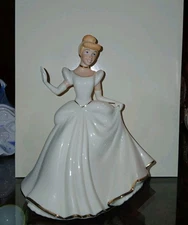 Disney Showcase Lenox Cinderella at The Ball Sculpture Figurine In Box Gold Trim