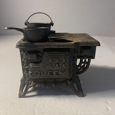 Vintage Miniature Queen Black Cast Iron Stove Accessories Salesman Sample