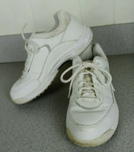 easy spirit white tennis shoes