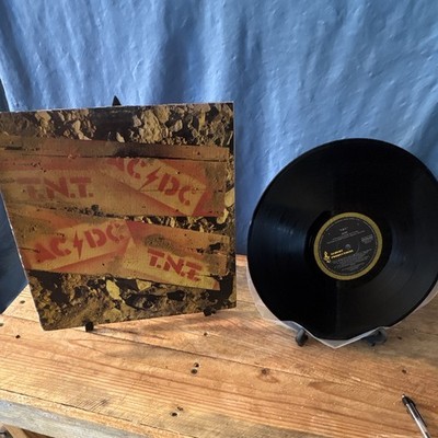 AC/DC T.N.T. 1975 Vinyl LP 12'' 33 RPM Albert Productions APLPA-016