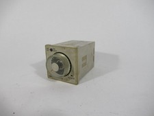 Omron H3CT-8H Time Delay Relay 200/220/240VAC 50/60Hz 0-30Sec/Min USED