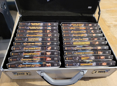 James Bond VHS Ultimate Edition Sammlung im Koffer