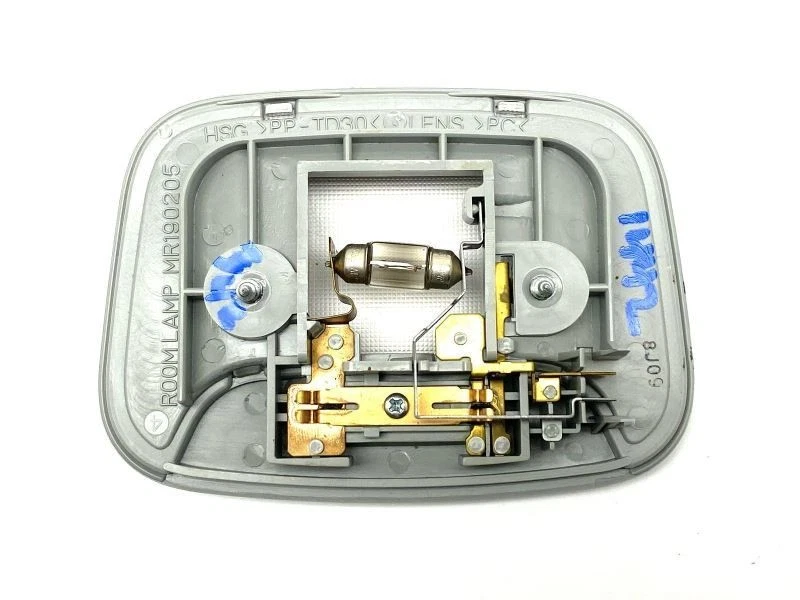 Lámpara de luz de cúpula trasera gris para Mitsubishi Outlander 79872 2006-2017 Foto 2 de 4