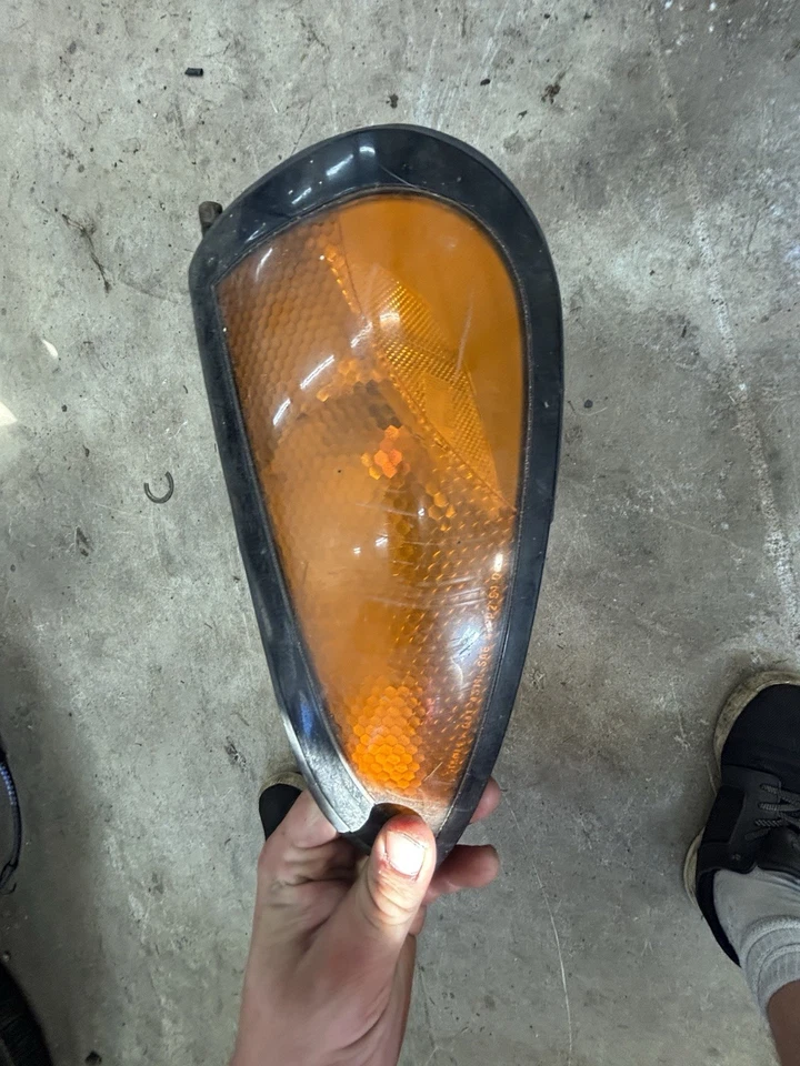 94-96 Dodge Stealth Turn Signals L&R Pair 1999 Mitsubishi 3000gt See Photos - Image 2 of 3