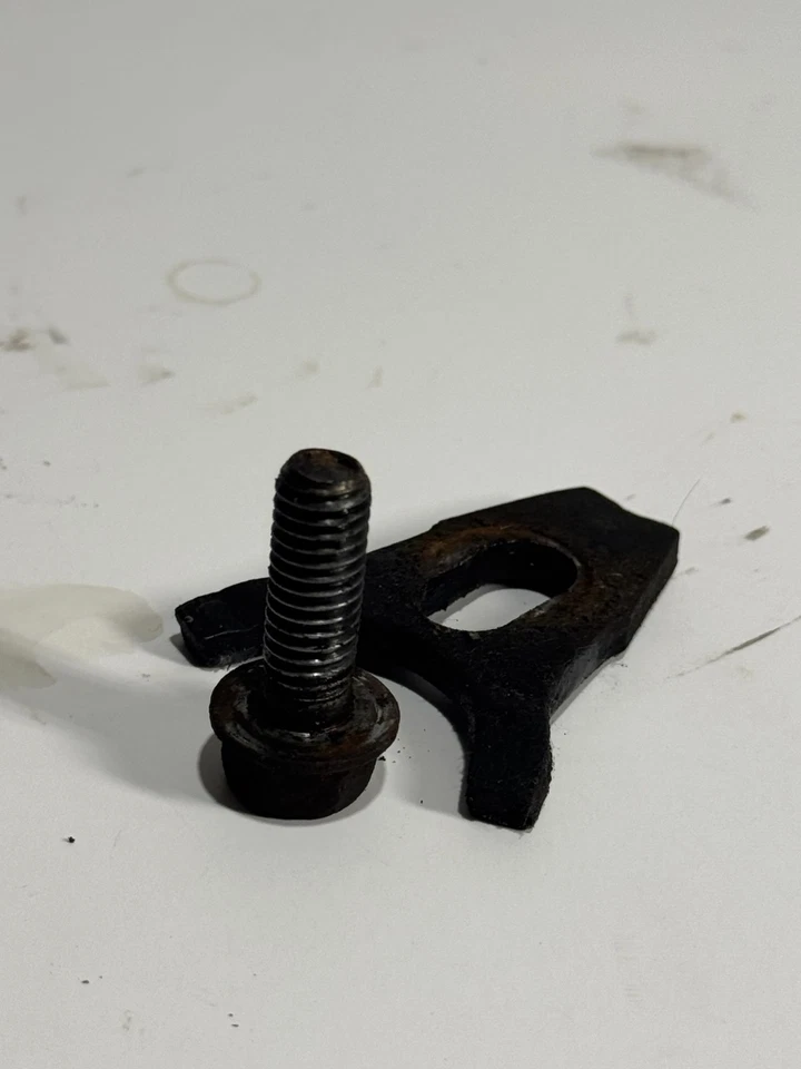 1990 GMC / CHEVY C / K 1500 2500 350 5.7L V8 DISTRIBUTOR DIST HOLD DOWN CLAMP - Image 3 of 4